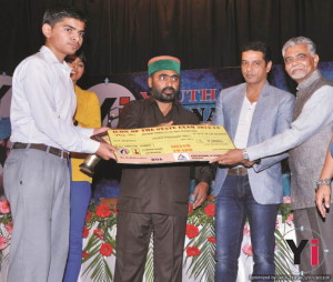 Mayank Kunwar Receiving Award From Hon'ble Education Minister Mr.Mantri Prasad Naithani & Mr.Kamar Vahid Nakvi