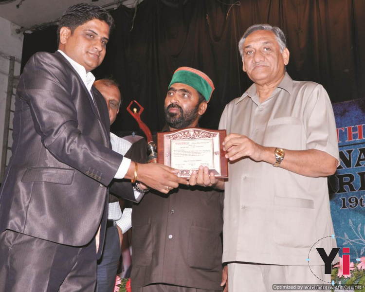 Upendra Anthwa, Businesman Receiving Award From Chief Minister Uttarakhand Mr.Vijay Bahuguna.