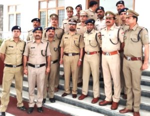 पुलिस टीम के साथ डीजीपी बी।एस. सिद्धू व एसएसपी सदादनंद दाते । घटना के त्वरित खुलाशे होने के साथ ही माल बरामदगी करने पर पुलिस टीम को राज्यपाल के0 के0 पॉल द्वारा पुलिस टीम के सराहनीय कार्यो को मान्यता प्रदान करते हुए राजभवन में प्रशस्ति पत्र प्रदान किए गए । साथ ही पुलिस महानिदेशक बीएस सिध्दू द्वारा भी पुलिस टीम को रूपए 15000 नगद पुरस्कार की घोषणा की गई । 