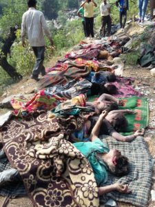 चकराता के चतरा गाँव में चट्टान के नीचे दबकर हुई 10 लोगों की दर्दनाक मौत । 