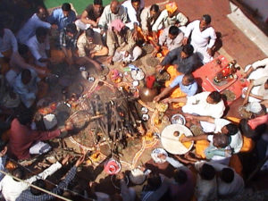 मैठाणा मंदिर में हवन का आयोजन । 