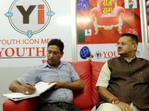 youth icon Yi media Report ganesh joshi देखिए रार्बट बार्डा से तो भारतीय जनता पार्टी का कुत्ता भी मिलने नहीं जायेगा। कैसी बातें कर रहें हैं आप लोग। मीडिया के लोगों को सोचना चाहिए था। मैं तो केन्द्रीय राज्य मंत्री को रिसीब करने गया था।