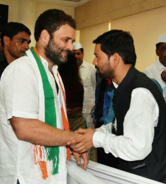 राहुल गांधी के साथ कांग्रेस प्रवक्ता प्रदीप भट्ट उत्तराखंड देहरादून , Youth icon Yi Report