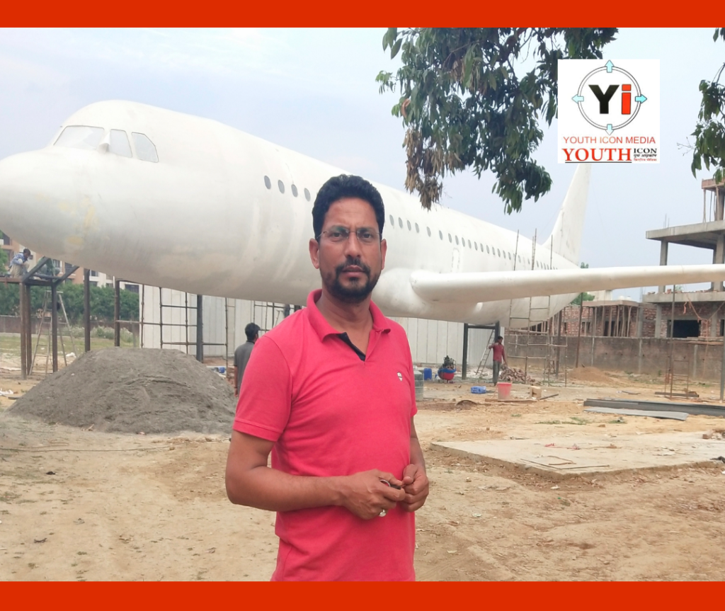 Airplane restorent in dehradun . first concept in uttarakhand . Rishabh Sharma . S. K. Rastogi and Reema देहरादून - हरिद्वार हाईवे के किनारे आंखों के सामने जब विशालकाय जहाज उतरा देखा तो खुद की आंखों पर यकीन करना मुमकिन न था, लेकिन जैसे-जैसे जहाज के नजदीक गया तो वहां देखा स्टाफ सहित अन्य सभी लोग स्वस्थ दिखे और वह सभी जहाज की मेन्टिनेंश में लगे थे । कोई जहाज के पंखों को ठीक करने में लगा था तो कोई कॉकपिट में तकनीकि यंत्रो की मरम्मत करते दिखाई दे रहे थे । उत्तराखंड के इतिहास में यह अपने आप में पहली घटना है । भारत में विशालकाय जहाज की ऐसी लैंडिंग अभी तक सिर्फ पंजाब और दिल्ली में हुई है । जबकि भारत के अलावा स्विट्जरलैंड में भी इस तरह की कुछ लैंडिंग हुई है । और अब यह करिश्मा उत्तराखंड के देहरादून में भी हो गया है । जिससे अब इस शानदार उपलब्धि के लिए दुनियाँभर में देहरादून का नाम सुर्खियां में आना स्वाभाविक है । फोटो में दिखाई दे रहे इस जहाज पर अब आप भी सवार हो सकेंगे, लेकिन ये आपको किसी मंजिल तक नहीं पहुंचा पाएगा ! बताते चलूं कि यह जहाज यहां से कभी भी उड़ान नहीं भरेगा । बल्कि यह आपका पेट भरेगा.. आपको आनन्द देगा । आपके रोमांच को बढ़ाएगा ! Shashi bhushan maithani paras . Youth icon national award . 