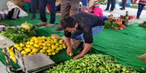 Good initiative by DM Swati Bhadauria . Local tenants will get benefit. DM स्वाति बजदौरिया ने खरीदा संडे मार्किट में सामान, चुकाया एक-एक रुपया !   बाजार में  खरीदी सब्जियां, फल व मसाले ! 