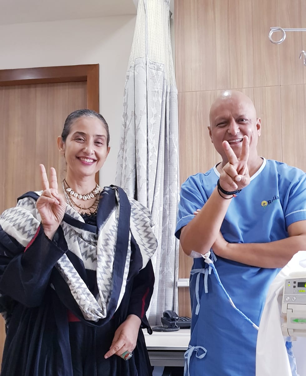 Manisha koirala mumabi सुप्रसिद्ध अभिनेत्री मनीषा कोइराला मिली अस्पताल में सांसद अनिल बलूनी anil baluni से ।