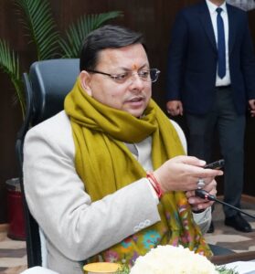 अखिलेश यादव ने उत्तराखंडियों को कहा घुसपैठिया, सीएम धामी ने कहा – पिता ने गोलियां चलवाईं, बेटा घुसपैठिया कह रहा