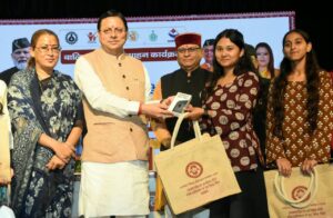समाज और राष्ट्र के निर्माण में महिलाओं का रहा है  सदैव उल्लेखनीय योगदान